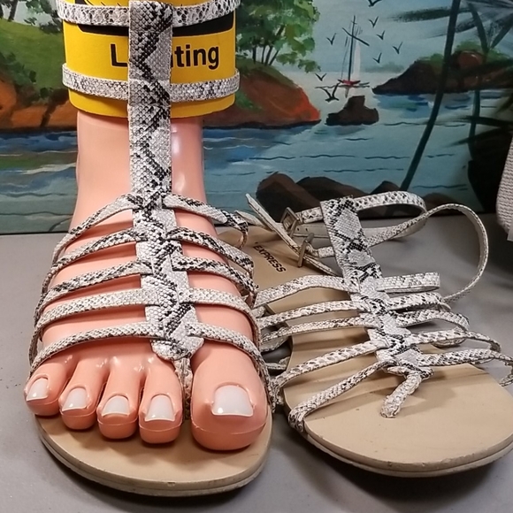 Express sandles size 8 - Picture 2 of 6